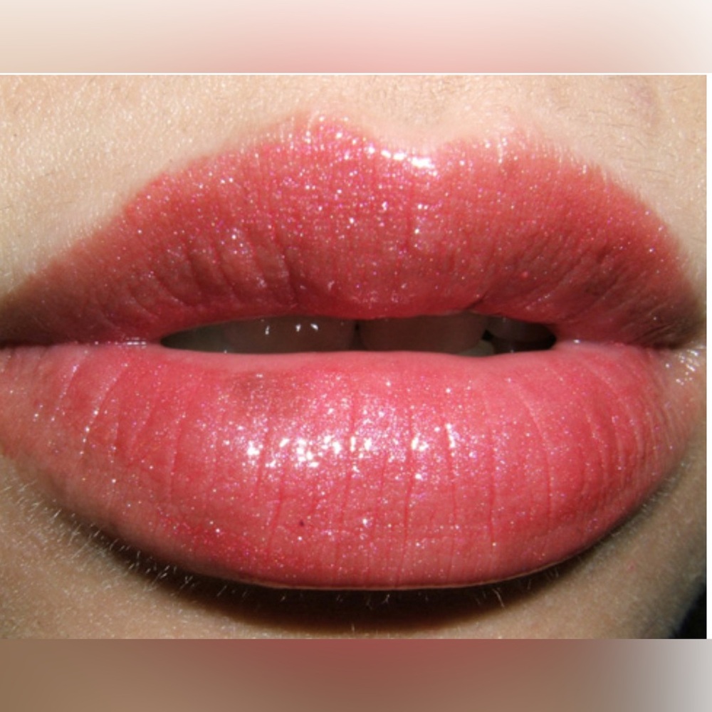 MAC STRAWBERRY BLONDE LIPGLASS. LIMITED EDITION. NEW IN BOX. - Picture 2 of 11